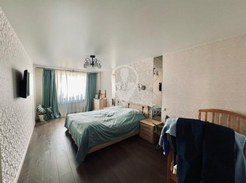 2-к квартира, 10/11 эт., 77м²