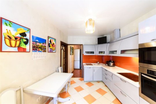 4-к квартира, 3/4 эт., 93м²